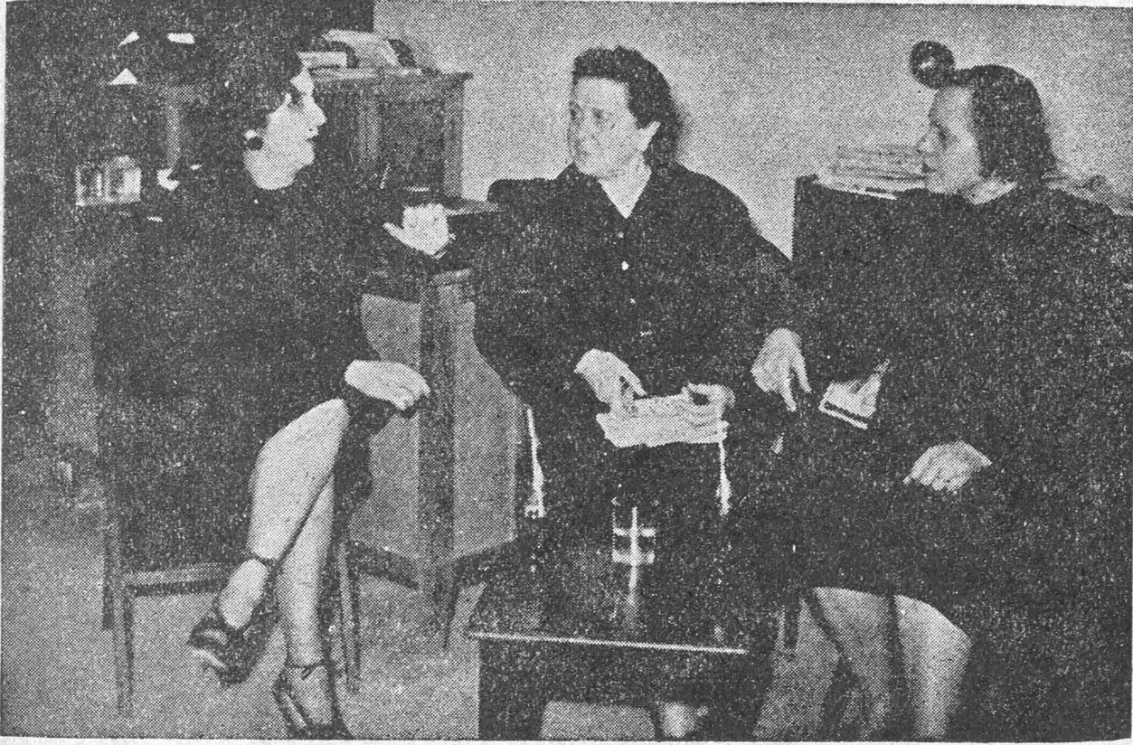 صورة السيدات نظيرة زين الدين حلبي ، أليس الفرد نقاش واميلي فارس ابراهيم .
