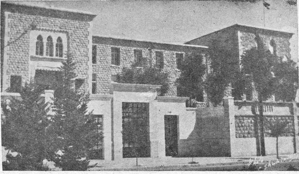 بناء مدرسة جورج سالم من الخارج