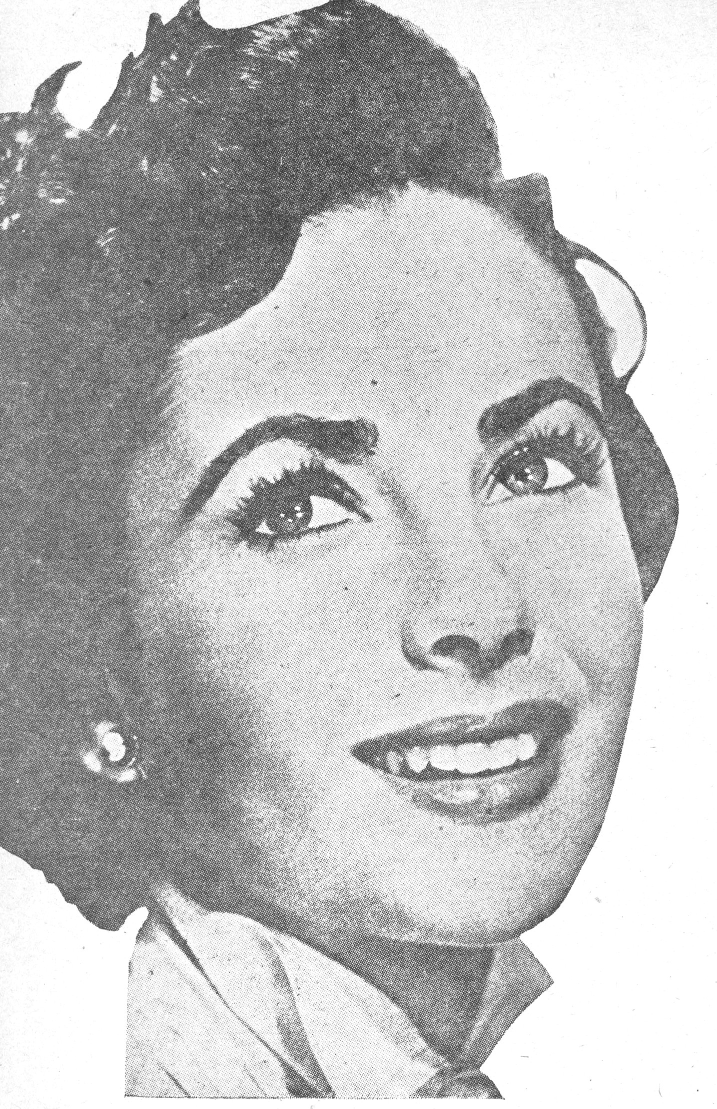 صورة سيدة تبرز جمال العينين ومساحيق الجفون
