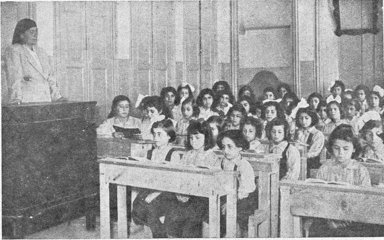 صورة الطالبات في أثناء الدرس