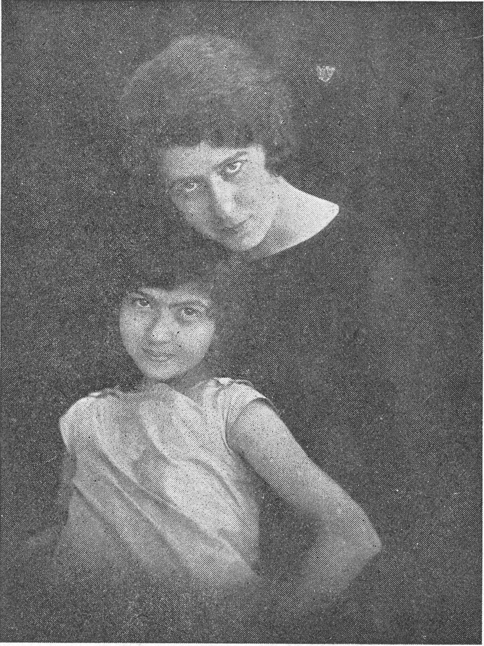 صورة سلمى حانية على وحيدتها عائدة