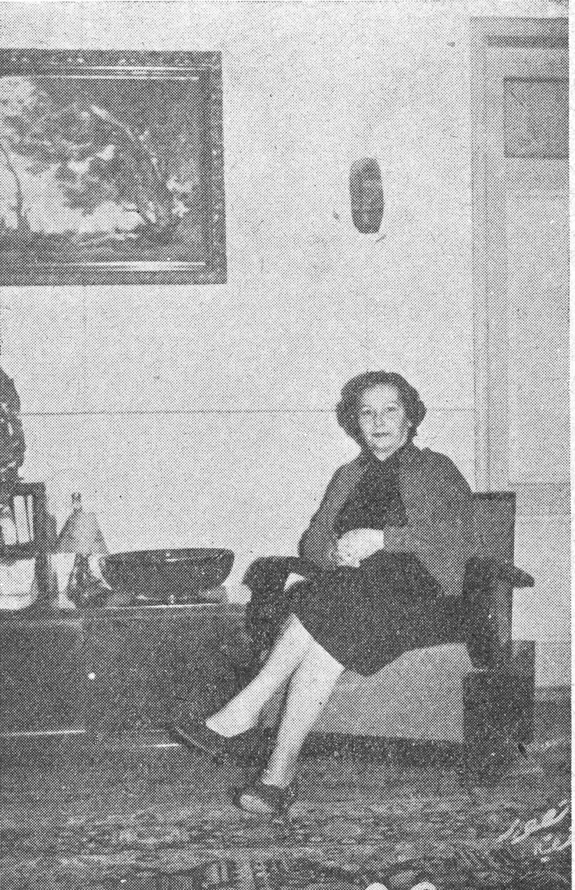رسالة من السيدة جوليا طعمة دمشقية رسالة من «مي» السيدة الماس دويك السيدة دويك في صالونها جوليا طعمة دمشقية مي