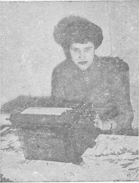 الانسة زينب ابو غزالة