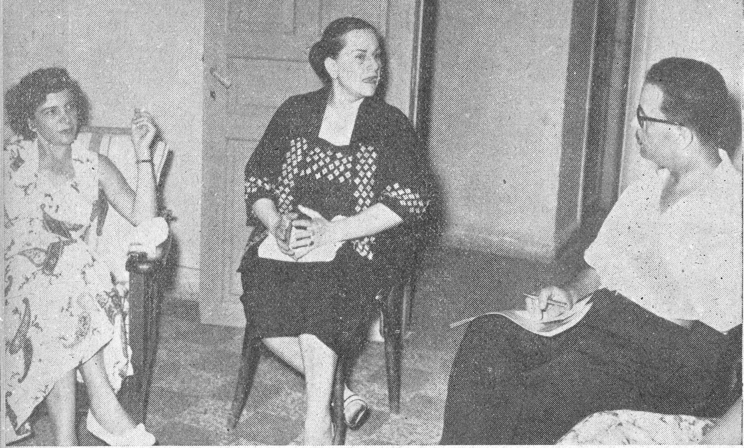 علية ومليحة ورشاد في نقاش