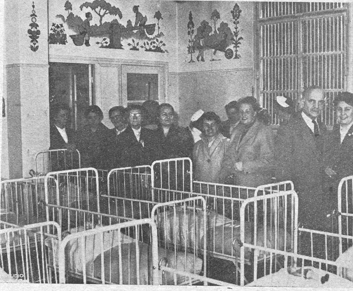 صورة زيارة المندوبات لإحدى دور الحضانة في باريس