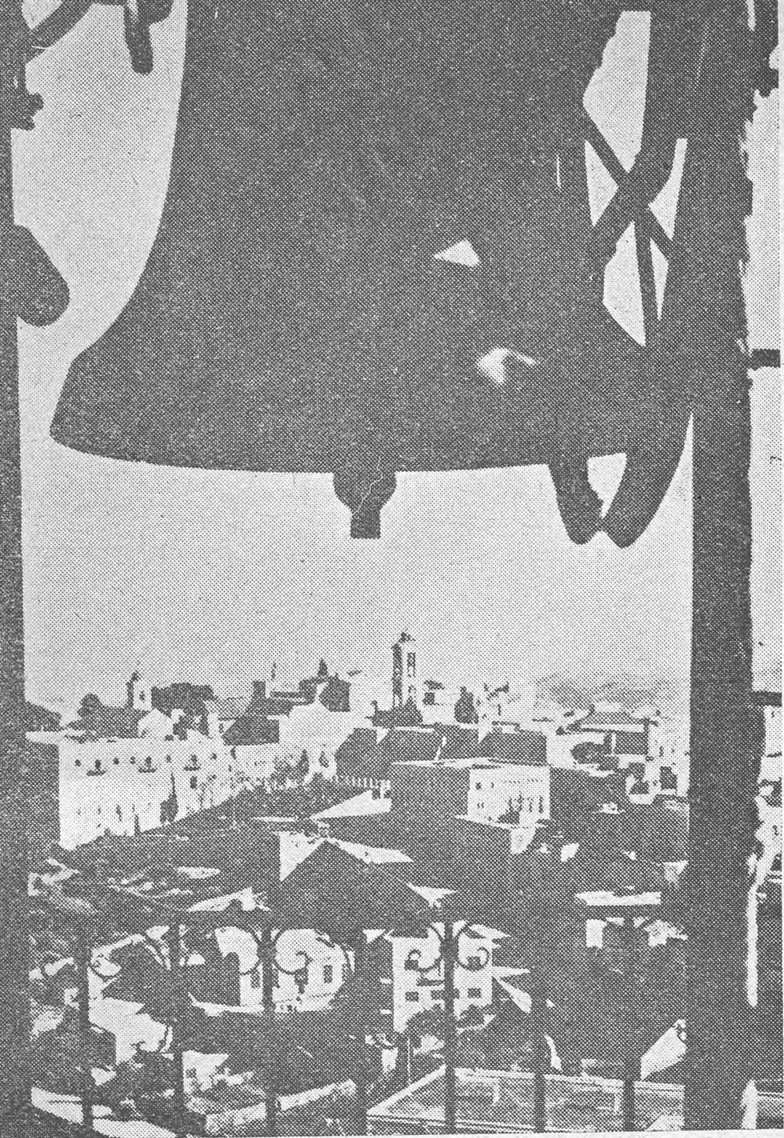 صورة لبلدة الناصرة خلف الجرس