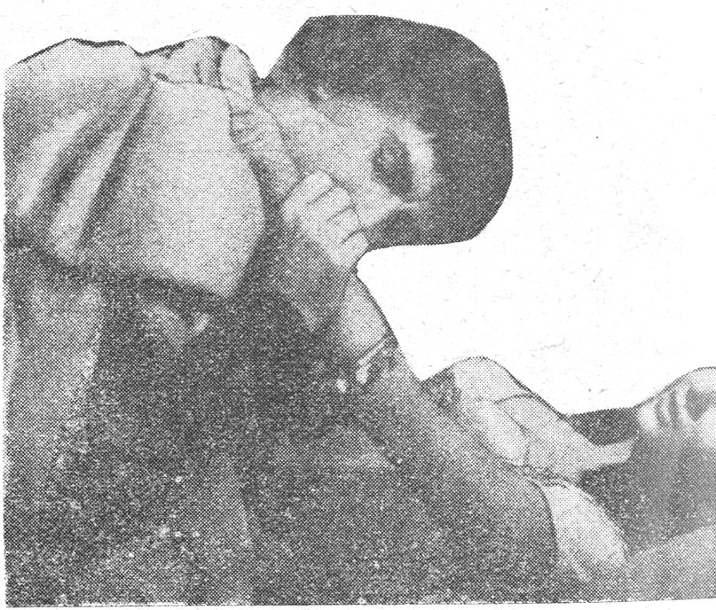 اسميرالدا تستجيب لحب الكابيتان فوبس