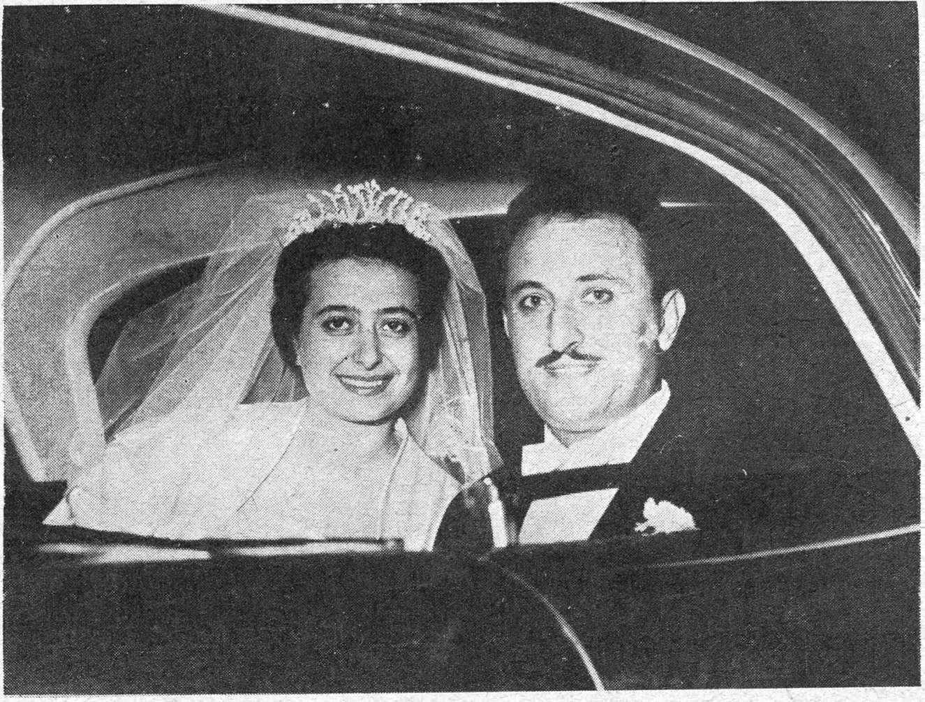صورة العروسين في حفل زفافهما